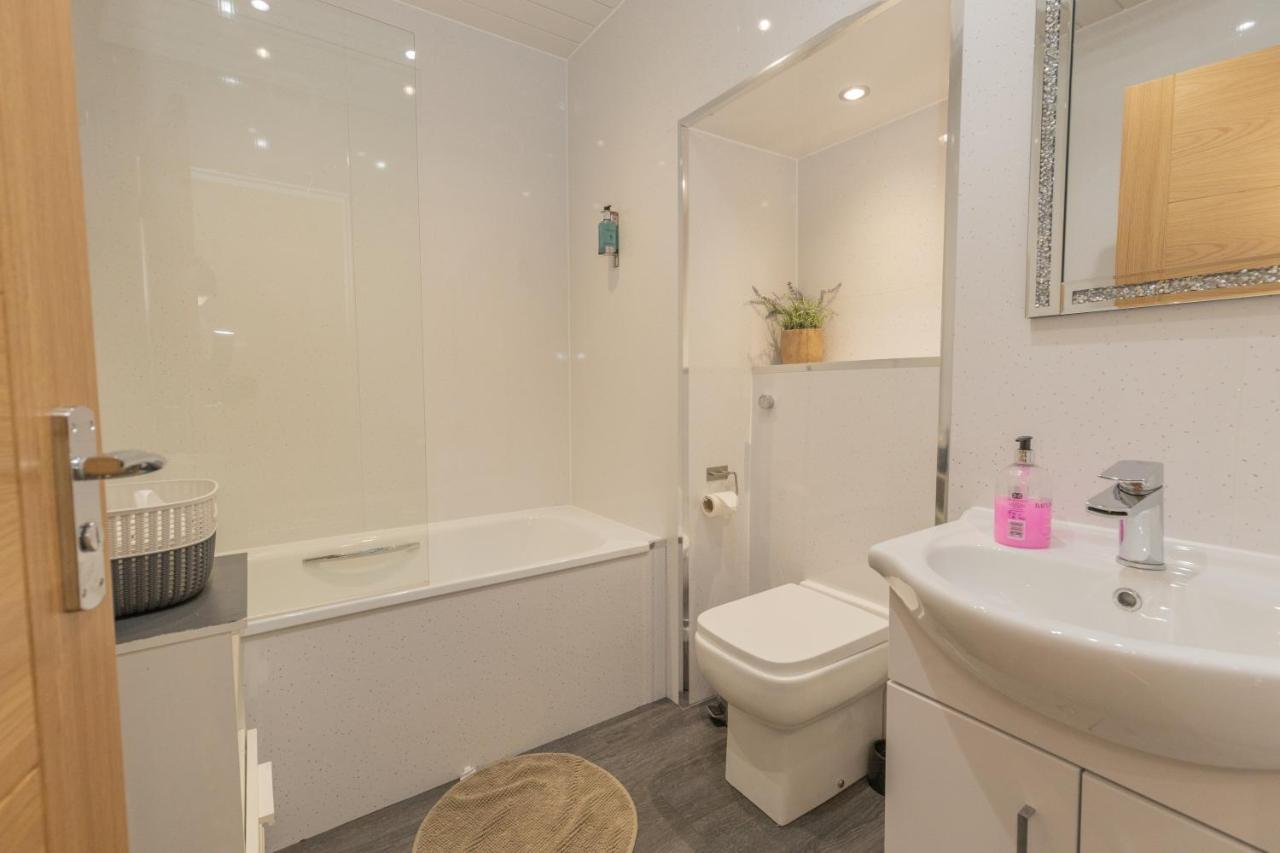 New 3-Bedroom Apartment Close To City Centre Édimbourg Extérieur photo