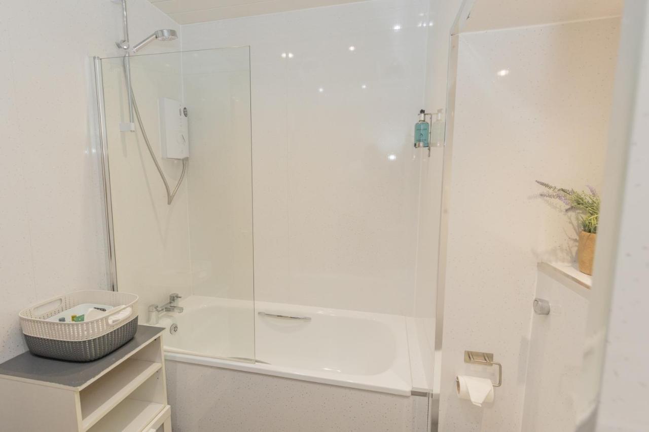New 3-Bedroom Apartment Close To City Centre Édimbourg Extérieur photo