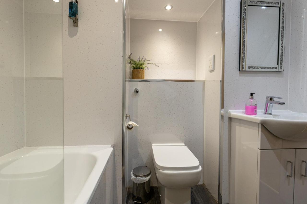 New 3-Bedroom Apartment Close To City Centre Édimbourg Extérieur photo