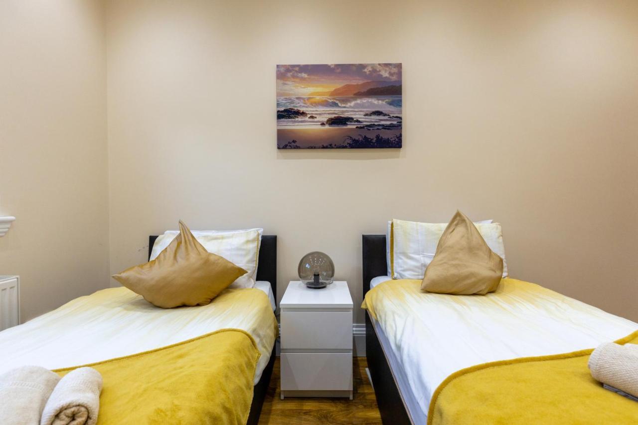 New 3-Bedroom Apartment Close To City Centre Édimbourg Extérieur photo