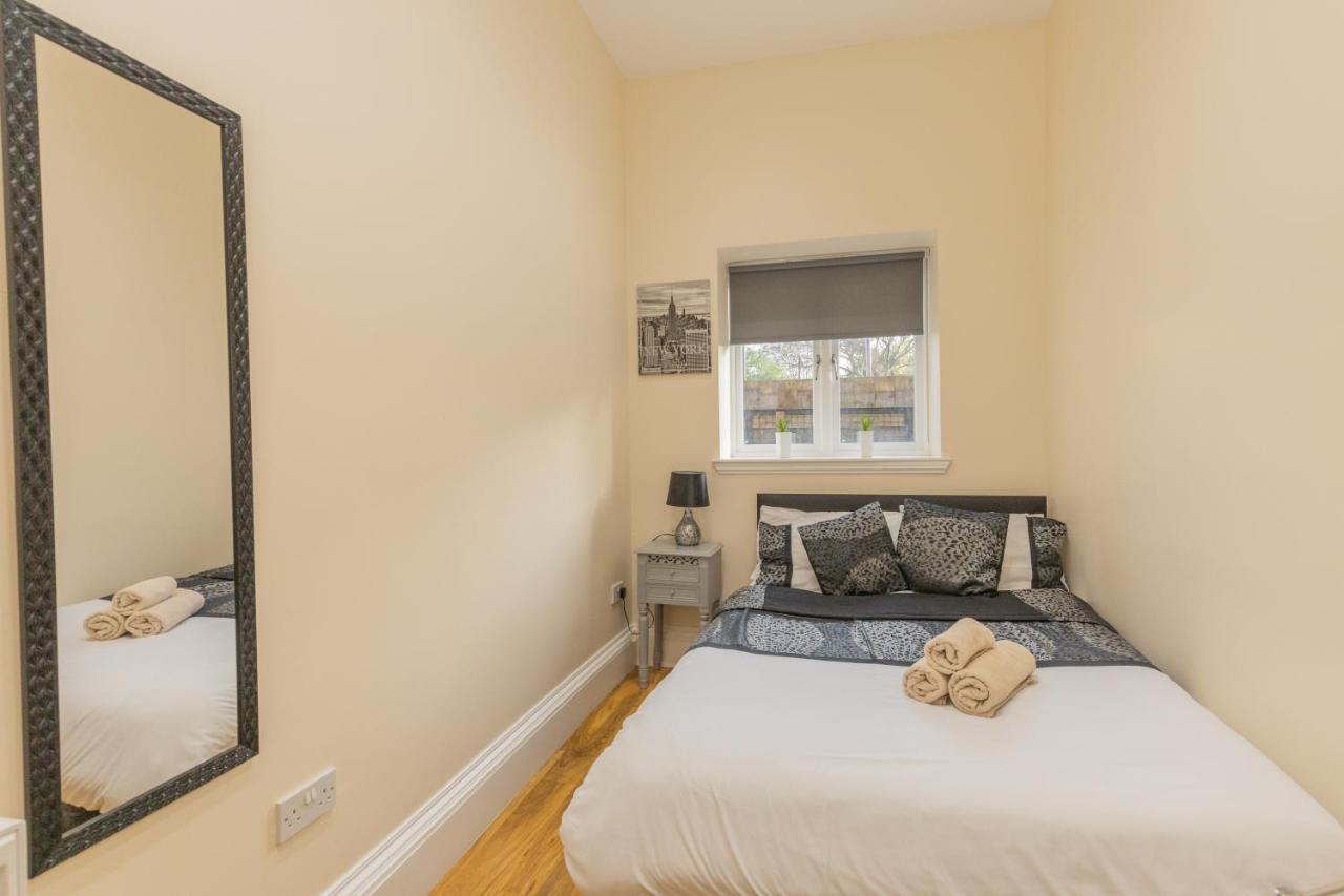 New 3-Bedroom Apartment Close To City Centre Édimbourg Extérieur photo