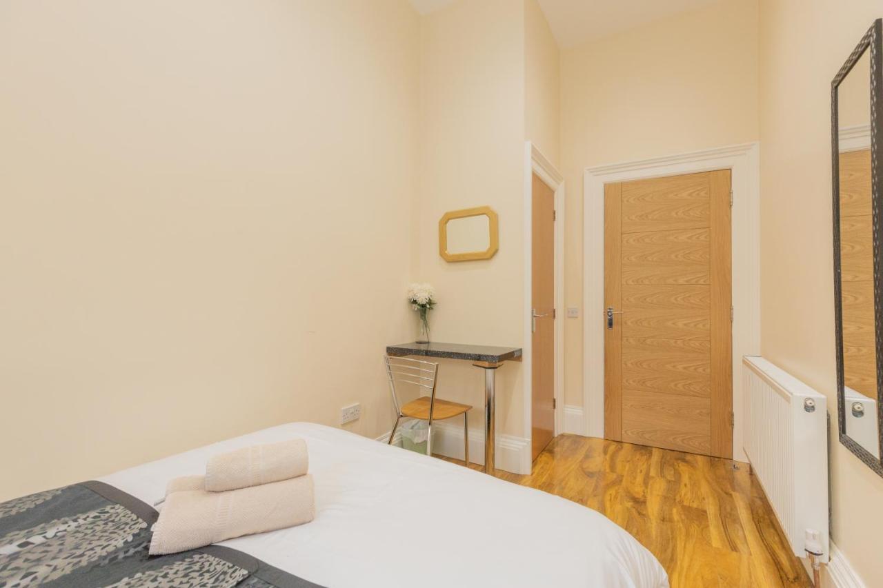 New 3-Bedroom Apartment Close To City Centre Édimbourg Extérieur photo